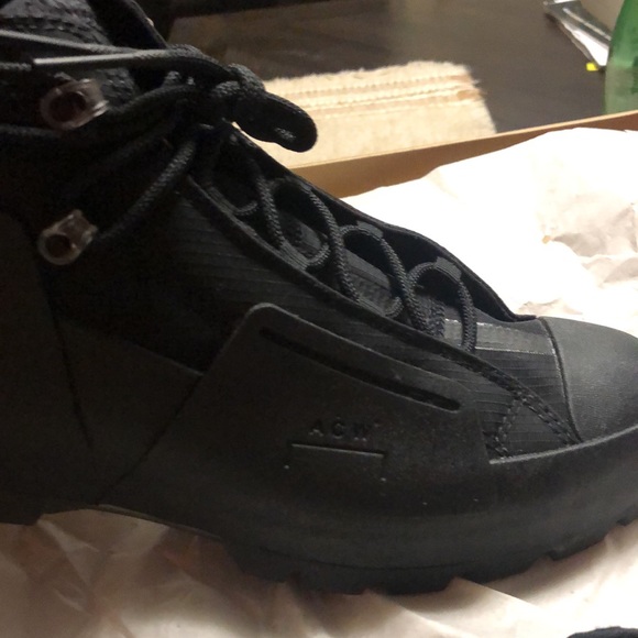 Converse NWT/ box. Flash $75 first pair - Picture 3 of 9